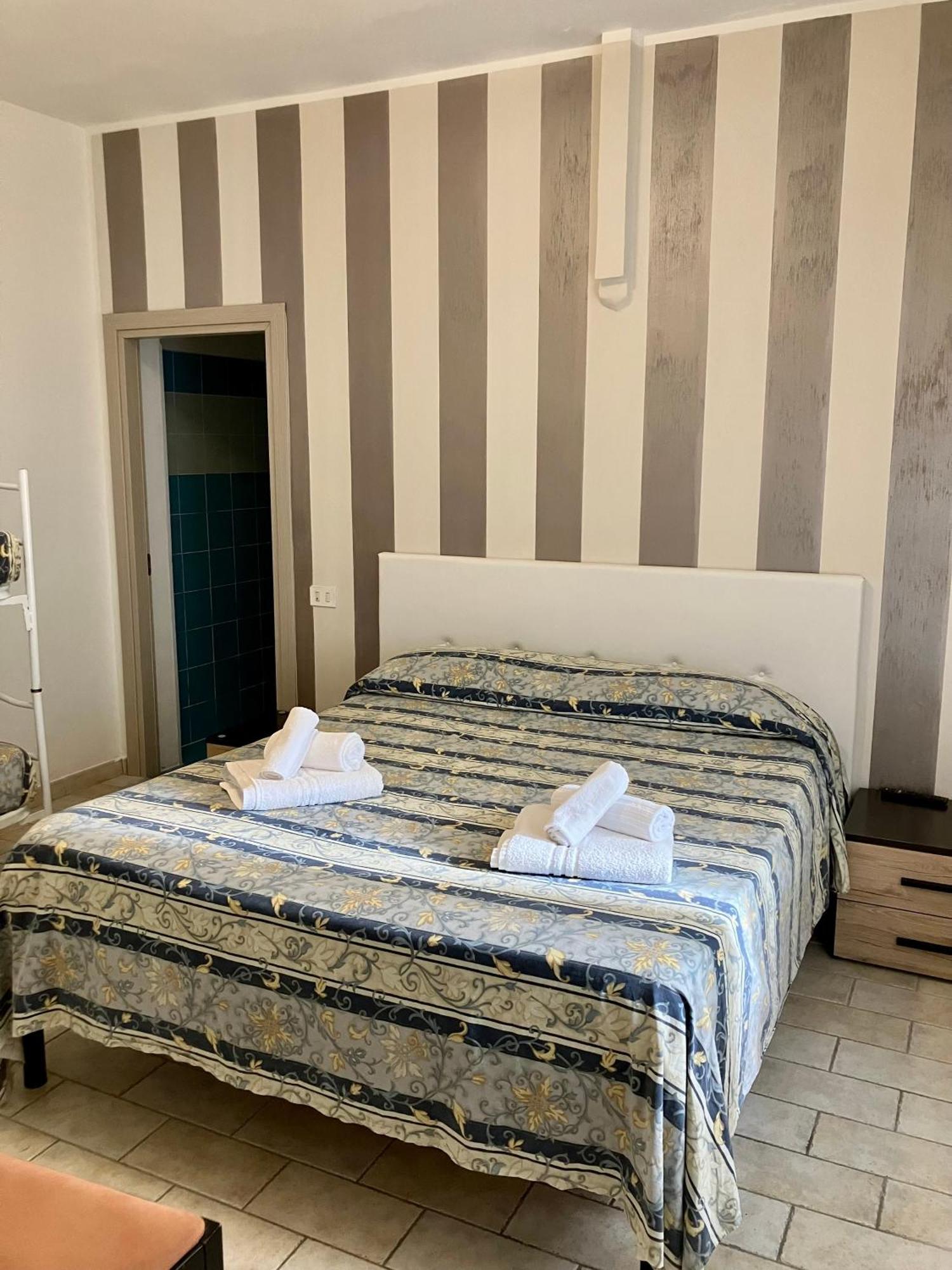 Hotel Ginevra E Residence Каттолика Экстерьер фото